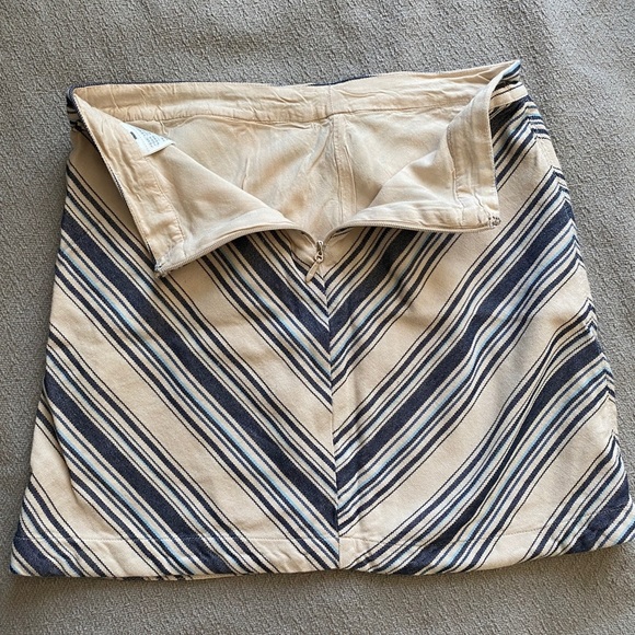 HOLLISTER Striped Cream/Blue/Navy Mini Skirt (7) - Picture 5 of 7